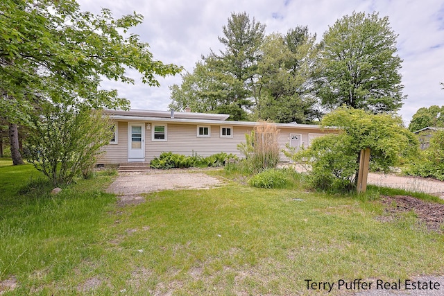 2576 Vine Ave, Muskegon, MI 49442 - back of property with entry steps and a lawn
