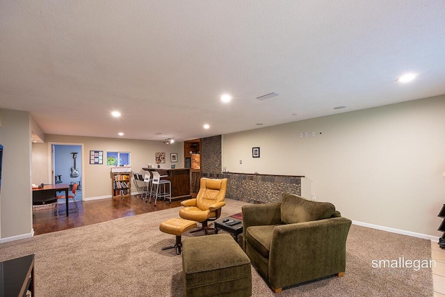 8637 Rainbows End Rd SE, Caledonia, MI 49316 - living room with bar area and recessed lighting