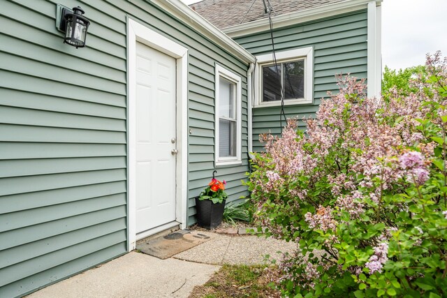 2630 Willa Dr, Saint Joseph, MI 49085 - entrance to property featuring a shingled roof