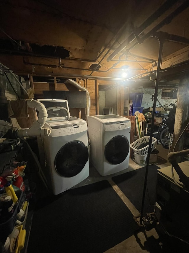 7100 Wing Lake Rd, Bloomfield Hills, MI 48301 - laundry room featuring washer and dryer