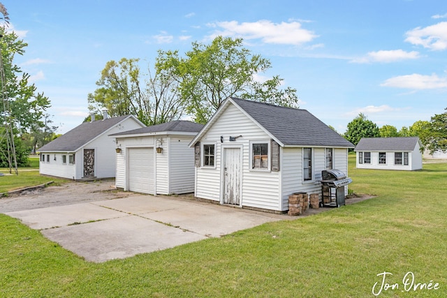 10551 James St, Zeeland, MI 49464 - garage with driveway