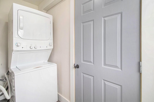 512 E Cass St, Schoolcraft, MI 49087 - laundry area with stacked washer and clothes dryer