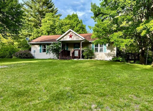 1566 N Fitzgerald Ave, Hesperia, MI 49421 - view of front of home with a front yard