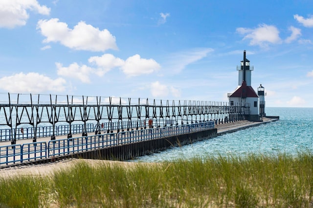 2719 Lake Shore Dr, Saint Joseph, MI 49085