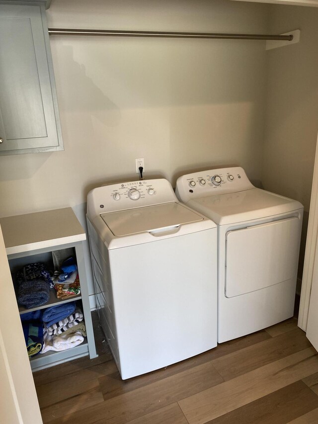 3699 Teton Dr, Hudsonville, MI 49426 - laundry room with independent washer and dryer and wood finished floors