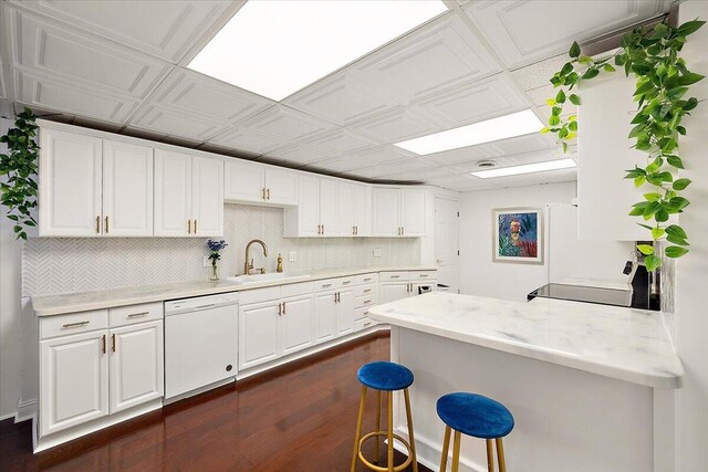 3427 E Dobson Pl, Ann Arbor, MI 48105 - kitchen featuring white appliances, a sink, and white cabinets