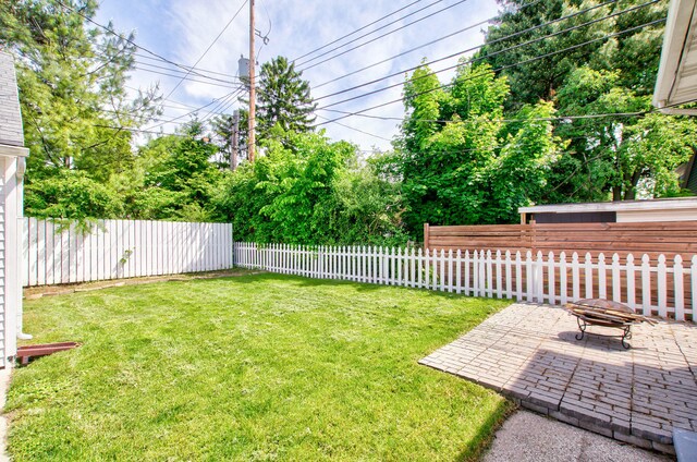 533 Beech St, East Lansing, MI 48823 - view of yard with a patio area and view of scattered trees