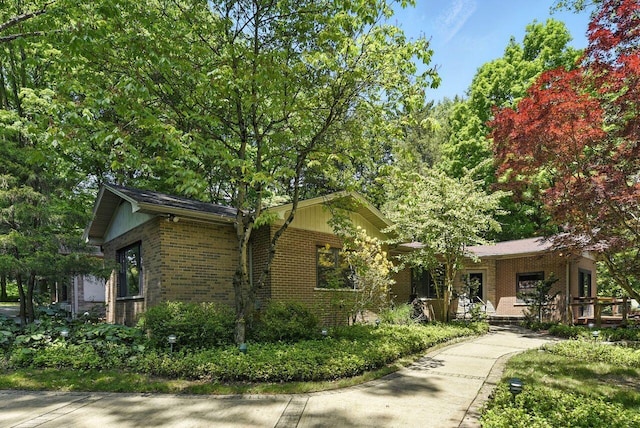 1630 S 3rd St, Niles, MI 49120 - view of front of property featuring brick siding and a porch