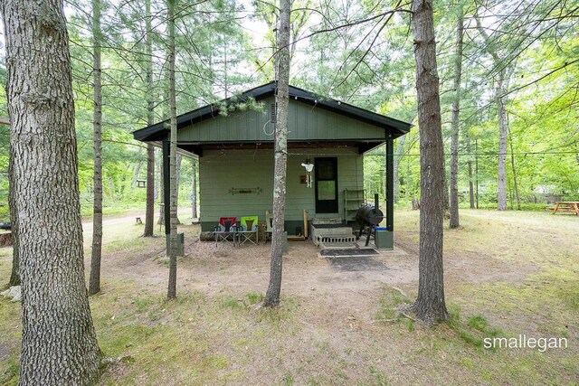 9134 39th Ave, Bitely, MI 49309 - view of outbuilding featuring a view of trees