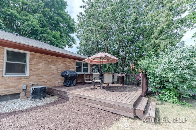 544 Shawmut Blvd NW, Grand Rapids, MI 49504 - deck featuring a grill and outdoor dining area