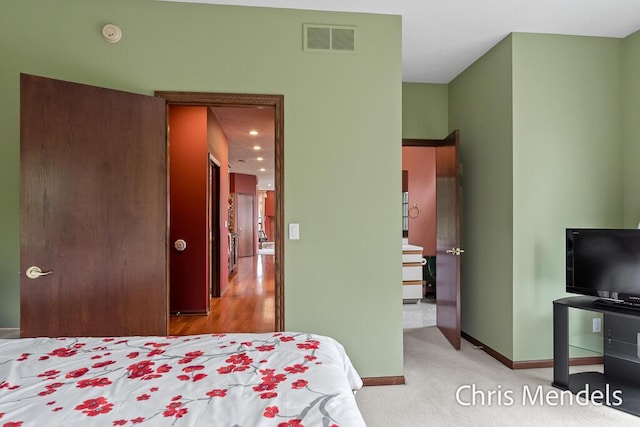 150 Bay Circle Dr, Holland, MI 49424 - carpeted bedroom featuring baseboards