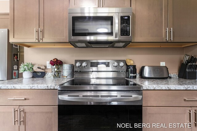 16507 Sleeper St, Grand Haven, MI 49417 - kitchen with stainless steel appliances