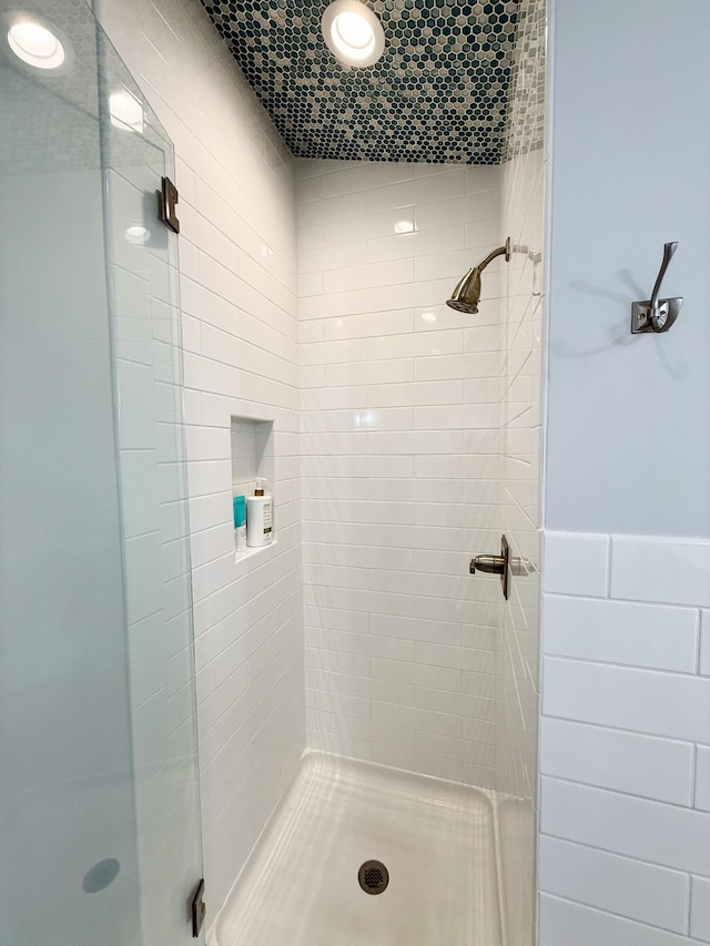 3633 Marina View Pt, Muskegon, MI 49441 - full bath with a stall shower
