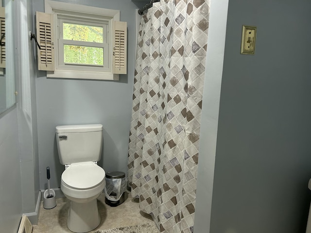 1283 Vesta Rd, Muskegon, MI 49445 - full bath featuring toilet, a shower with shower curtain, and baseboards