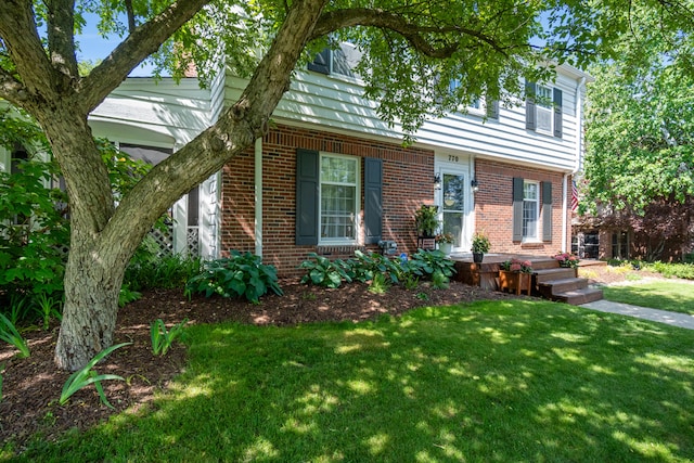 770 Bloomfield Blvd, Jackson, MI 49203 - view of front of home with brick siding and a front lawn