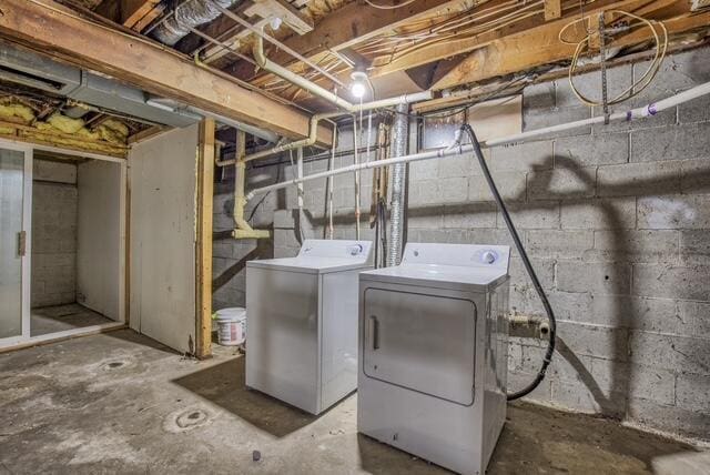 507 E 4th St, Hersey, MI 49639 - laundry room with independent washer and dryer