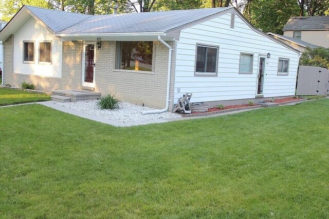 655 Robinwood Dr, Troy, MI 48083