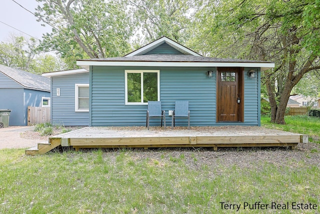 987 Oak Ave, Muskegon, MI 49442 - rear view of property featuring a wooden deck