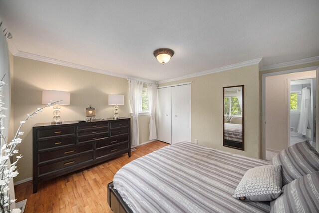 489 Old Creek Ct, Saline, MI 48176 - bedroom featuring a closet, crown molding, light wood-style flooring, and baseboards