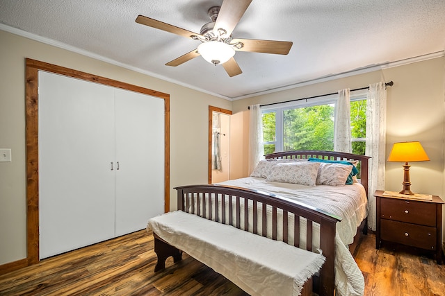 4744 Sandy Ln, Whitehall, MI 49461 - bedroom featuring wood finished floors, crown molding, a closet, a ceiling fan, and a textured ceiling