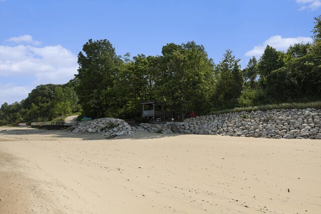 7251 Beverly Dr, South Haven, MI 49090 - view of yard