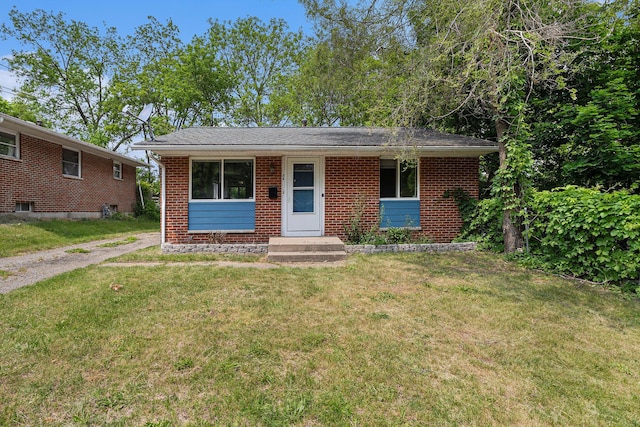 84 Eldred St, Battle Creek, MI 49015 - view of front facade featuring a front lawn and brick siding