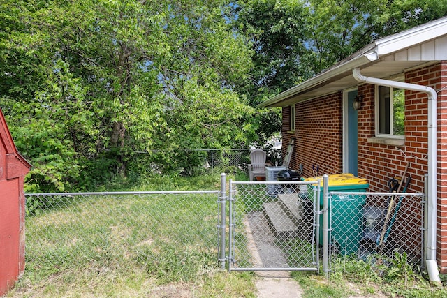 84 Eldred St, Battle Creek, MI 49015 - view of yard featuring a gate