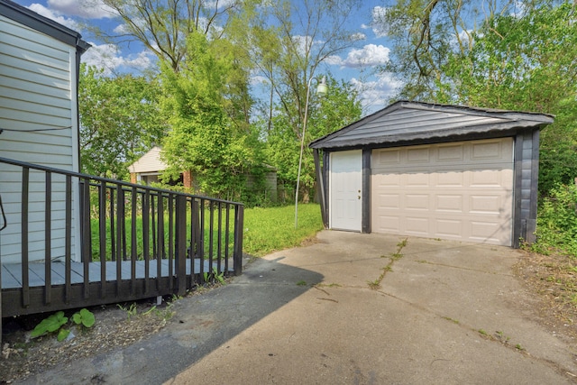 20504 Cherrylawn St, Detroit, MI 48221 - detached garage featuring driveway