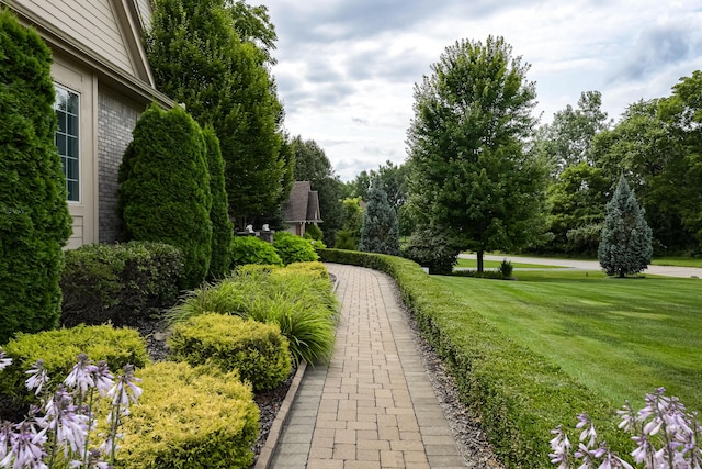 71 Knorrwood Dr, Rochester Hills, MI 48306 - view of property's community with a lawn