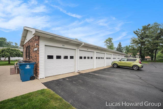 5228 Green Meadow Rd, Kalamazoo, MI 49009 - view of garage