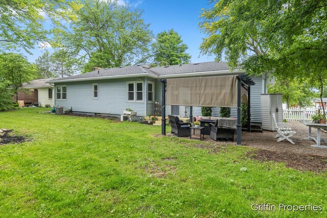 3020 Cascade Rd SE, Grand Rapids, MI 49506 - rear view of property with outdoor lounge area