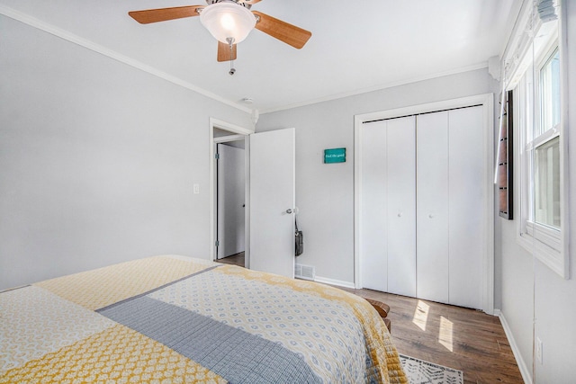 2700 Norfolk Rd SE, Grand Rapids, MI 49506 - bedroom featuring wood finished floors, a closet, crown molding, a ceiling fan, and baseboards