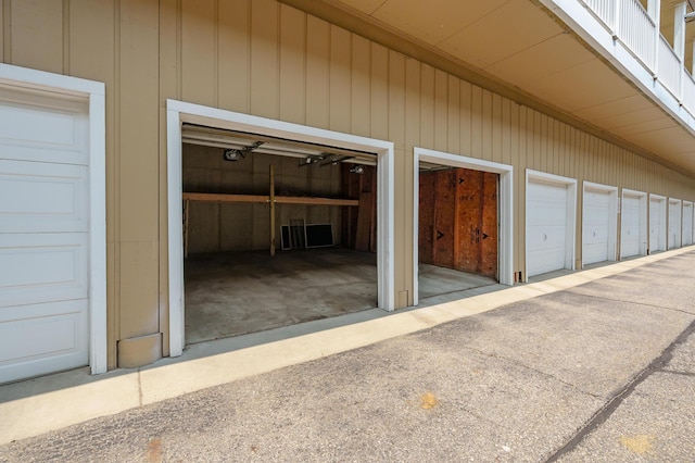 125 Wa Wee Nork Dr Unit 109-5-A, Battle Creek, MI 49015 - view of garage