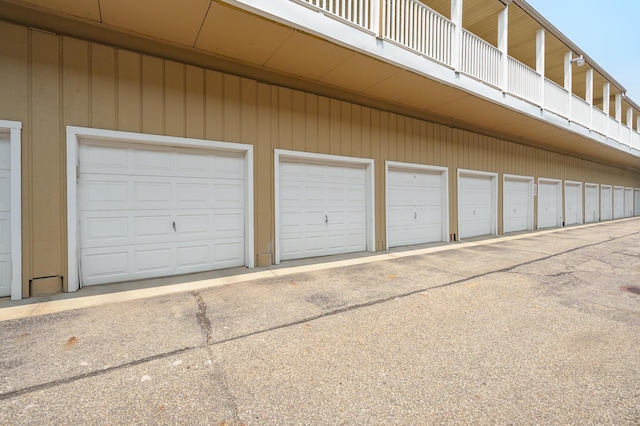 125 Wa Wee Nork Dr Unit 109-5-A, Battle Creek, MI 49015 - view of garage