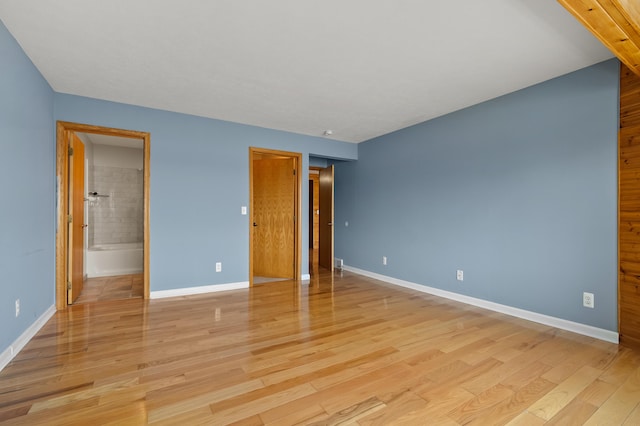 125 Wa Wee Nork Dr Unit 109-5-A, Battle Creek, MI 49015 - unfurnished bedroom featuring light wood-style floors, baseboards, and ensuite bath