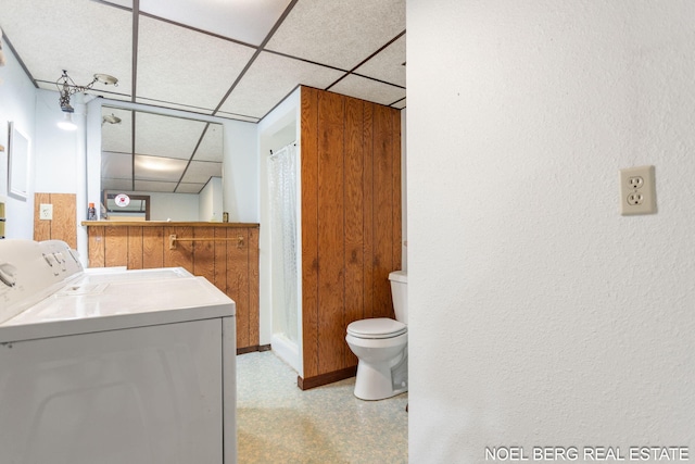 1710 Dykhouse Ave, Grand Haven, MI 49417 - bathroom featuring washer / clothes dryer, a drop ceiling, toilet, a shower with shower curtain, and baseboards