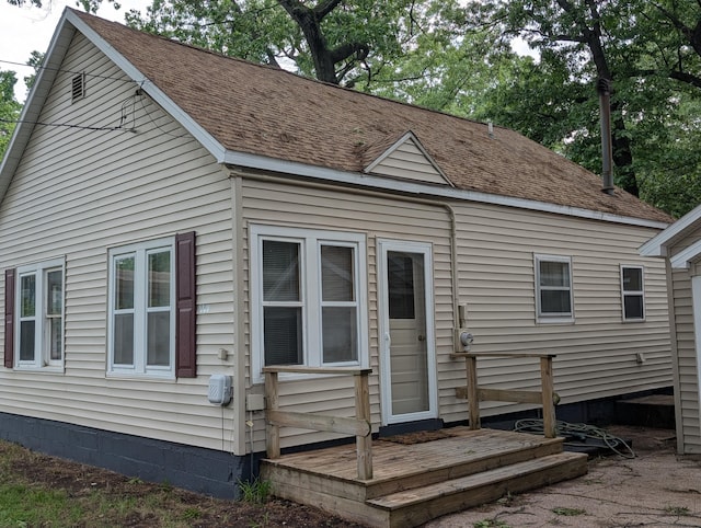 157 S Kenwood St, Muskegon, MI 49442 - rear view of house with roof with shingles
