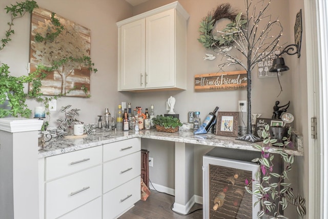 2605 Helmsdale Cir, Rochester, MI 48307 - indoor bar featuring dark wood-style flooring, beverage cooler, and baseboards