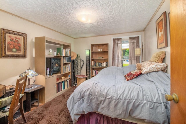 8424 3rd St, Onekama, MI 49675 - carpeted bedroom with crown molding and an ornate ceiling