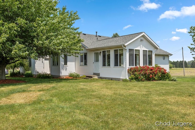 7564 Quincy St, Zeeland, MI 49464 - single story home with entry steps, a front lawn, a sunroom, and roof with shingles