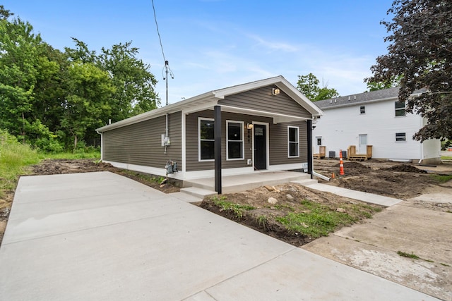 307 N Perrine St, Jackson, MI 49201 - view of front of home with covered porch