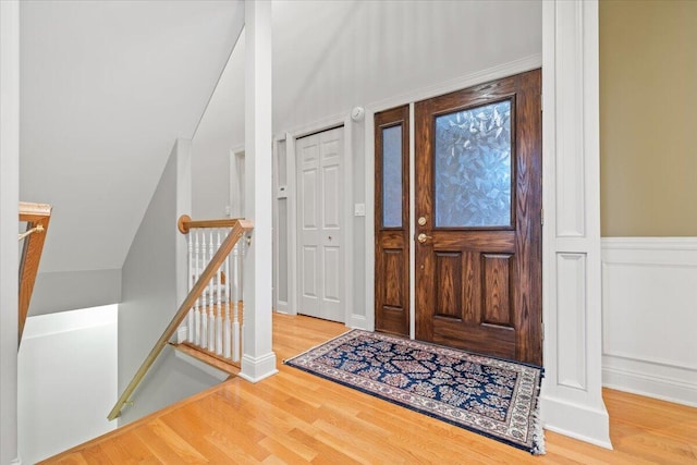 3667 Bay Harbor Dr, Brighton, MI 48114 - entrance foyer featuring wood finished floors and vaulted ceiling
