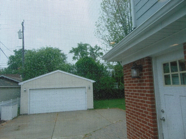 10114 Lincoln Dr, Huntington Woods, MI 48070 - view of garage