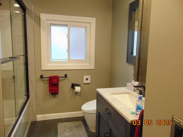 10114 Lincoln Dr, Huntington Woods, MI 48070 - full bath with toilet, vanity, baseboards, tile patterned flooring, and enclosed tub / shower combo