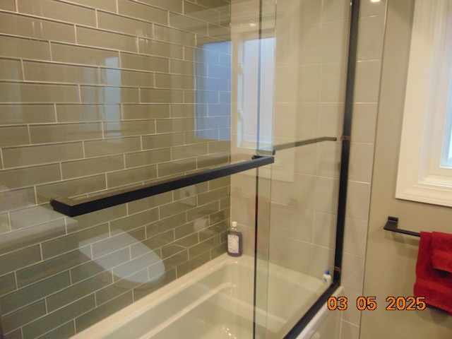 10114 Lincoln Dr, Huntington Woods, MI 48070 - full bath with combined bath / shower with glass door