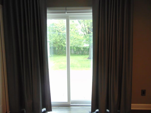 10114 Lincoln Dr, Huntington Woods, MI 48070 - detailed view of baseboards