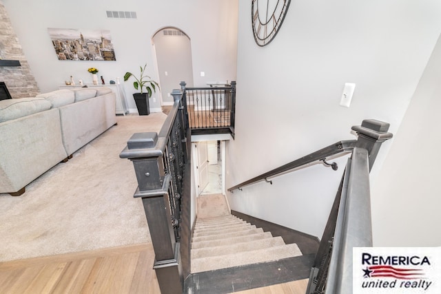 52951 Royal Park Ave, Utica, MI 48315 - stairway with arched walkways