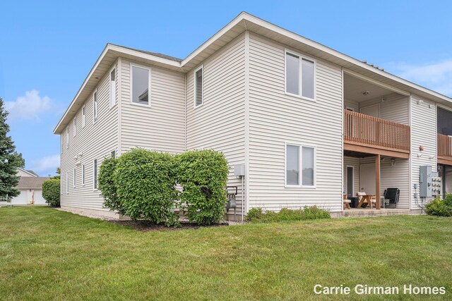 3089 E Crystal Waters Dr Unit 7, Holland, MI 49424 - rear view of property featuring a yard and a balcony