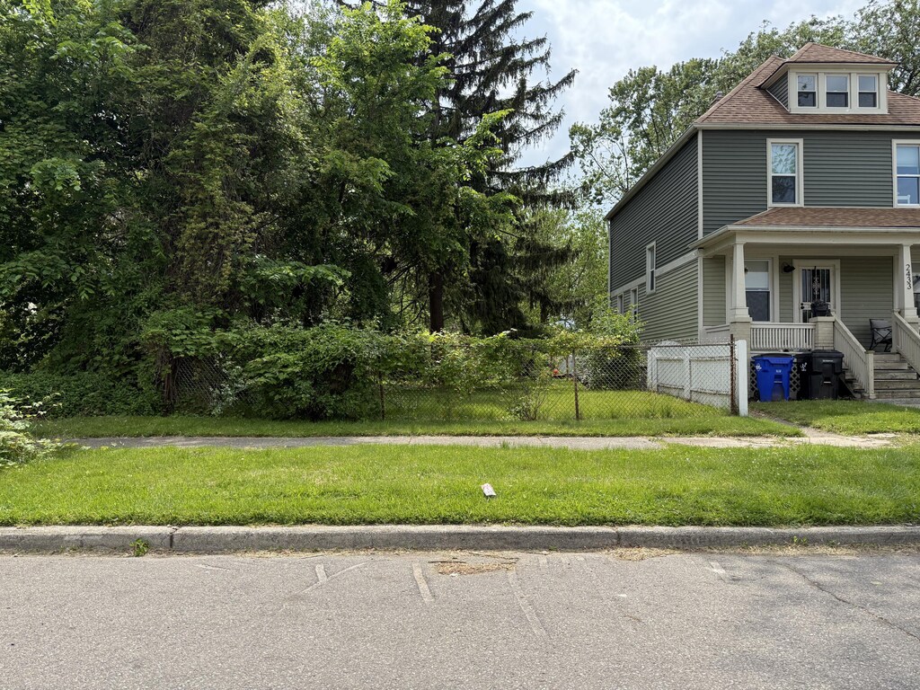 2427 Seyburn St, Detroit, MI 48214 - photo 1