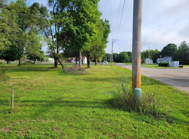 607 Shaw St, Howard City, MI 49329
